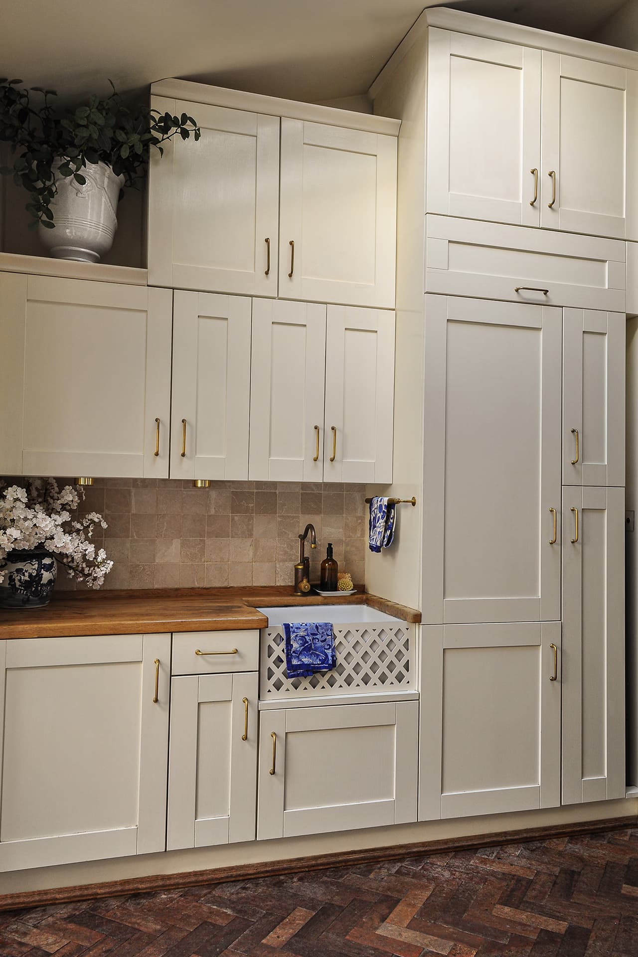 country style kitchen with belfast sink and trellis panel